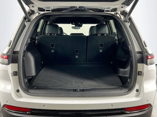 Used 2024 White Jeep Altitude image 25