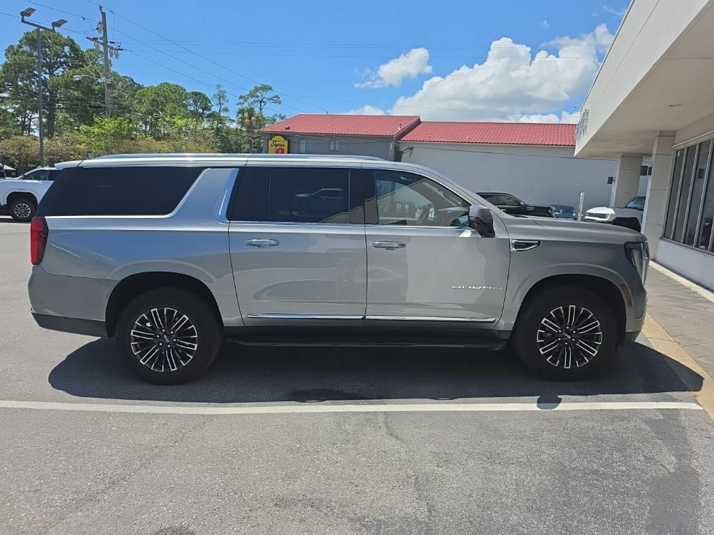 Used 2025 Silver GMC Elevation image 5