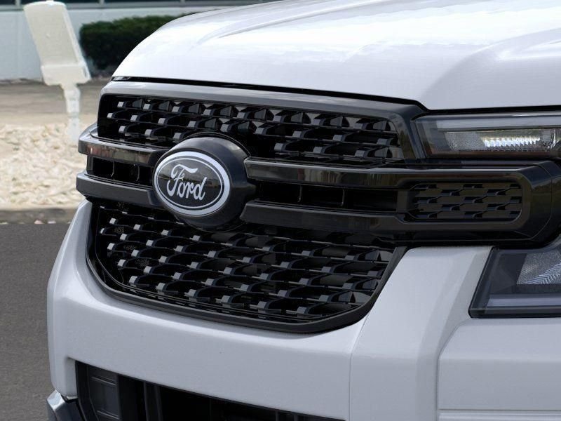New 2025 Oxford White Ford XLT image 17