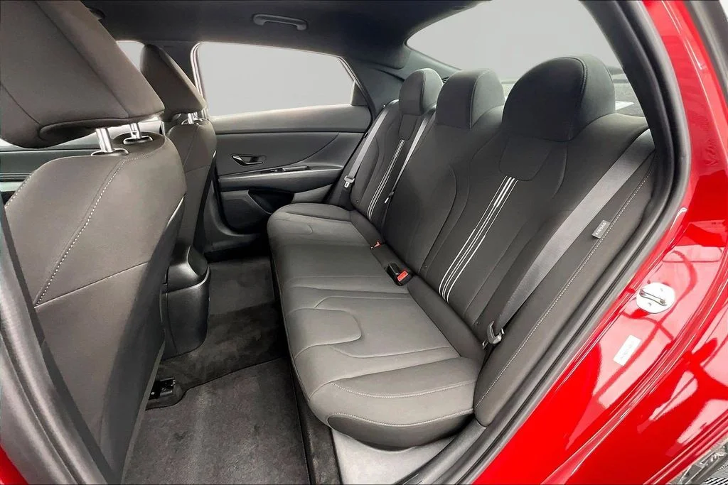 Used 2025 Red Hyundai SEL Sport image 26