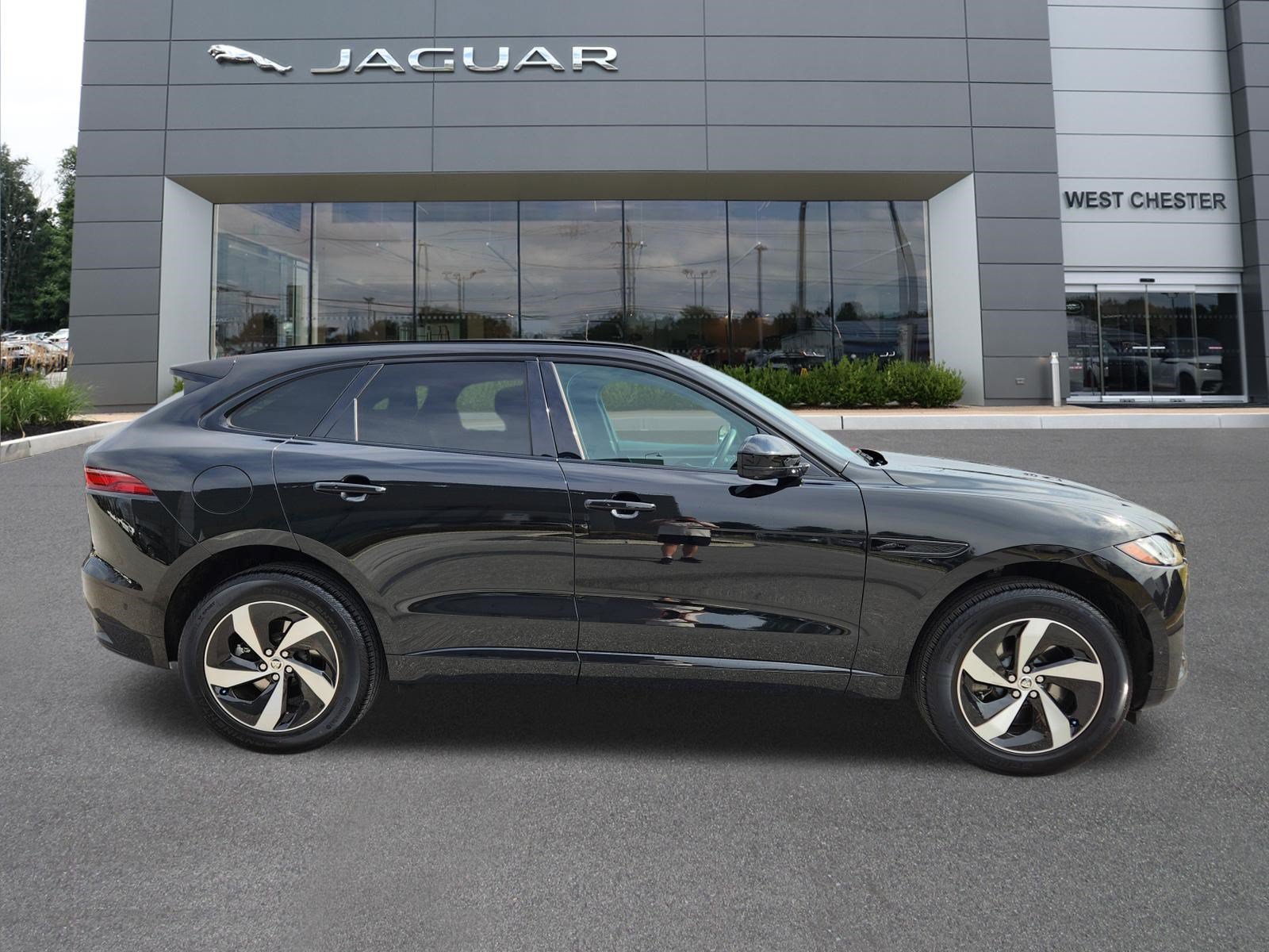 Certified Used 2026 Santorini Black Metallic Jaguar R-Dynamic S image 6