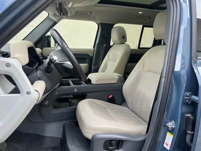 Used 2020 Tasman Blue Metallic Land Rover SE image 9