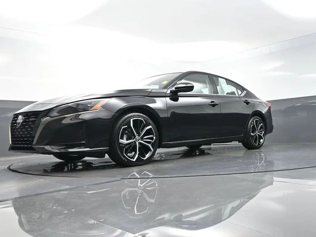 Used 2025 Black Nissan 2.5 SR image 32
