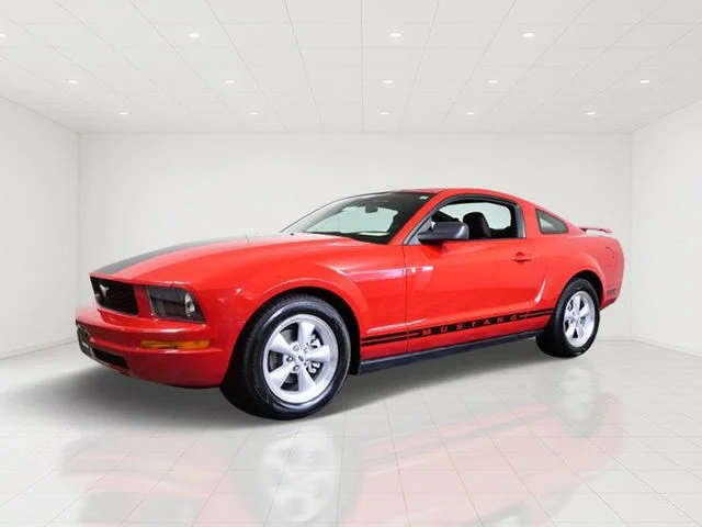 Used 2005 Red Ford V6 Deluxe image 3