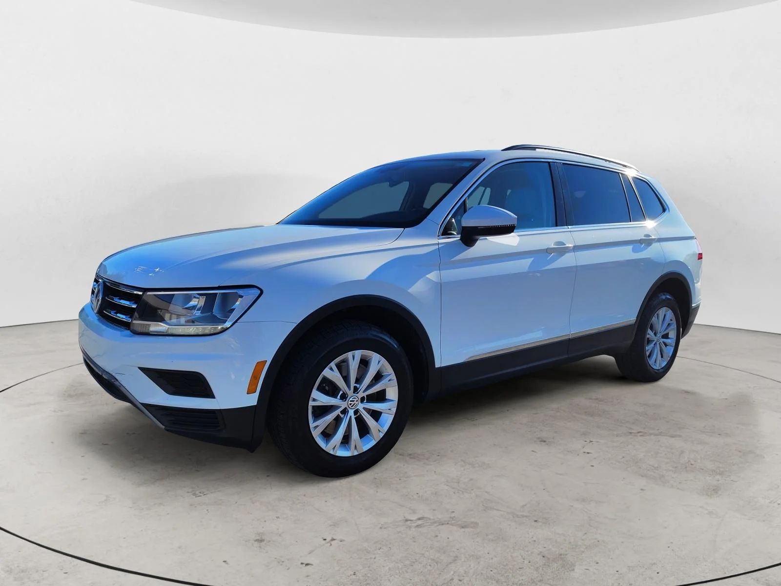 Used 2018 Pure White White Volkswagen  image 1