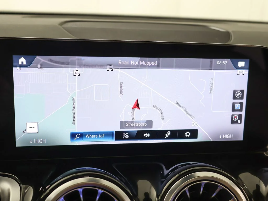 Used 2022 Polar White Mercedes-Benz GLB 250 image 44