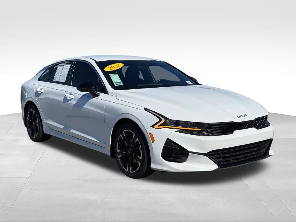 Used 2022 White Kia GT-Line image 30