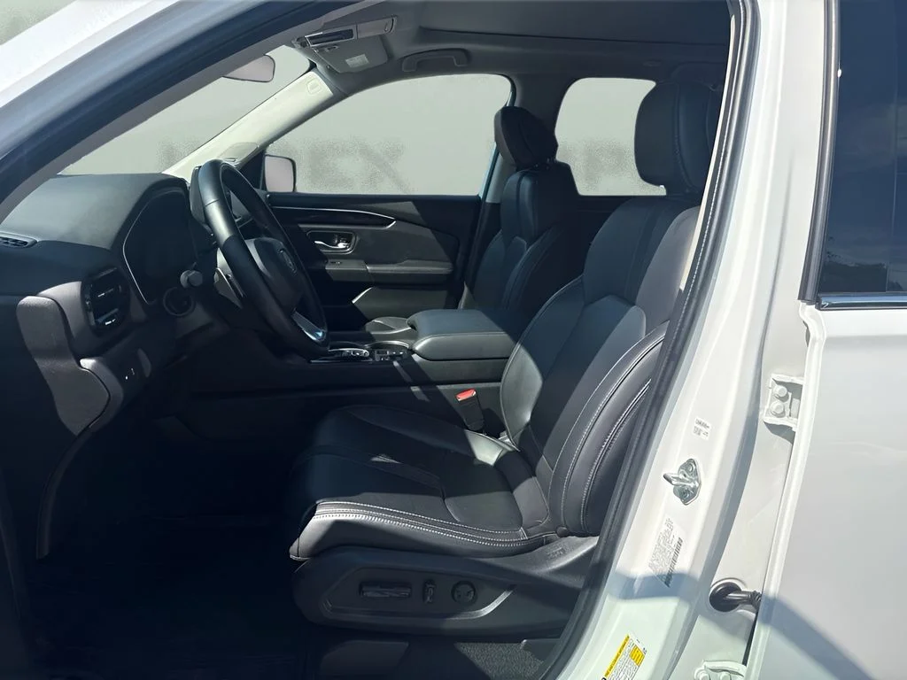 Used 2024 White Honda Touring image 9