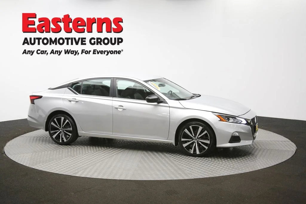 Used 2022 Silver Nissan 2.5 SR image 43