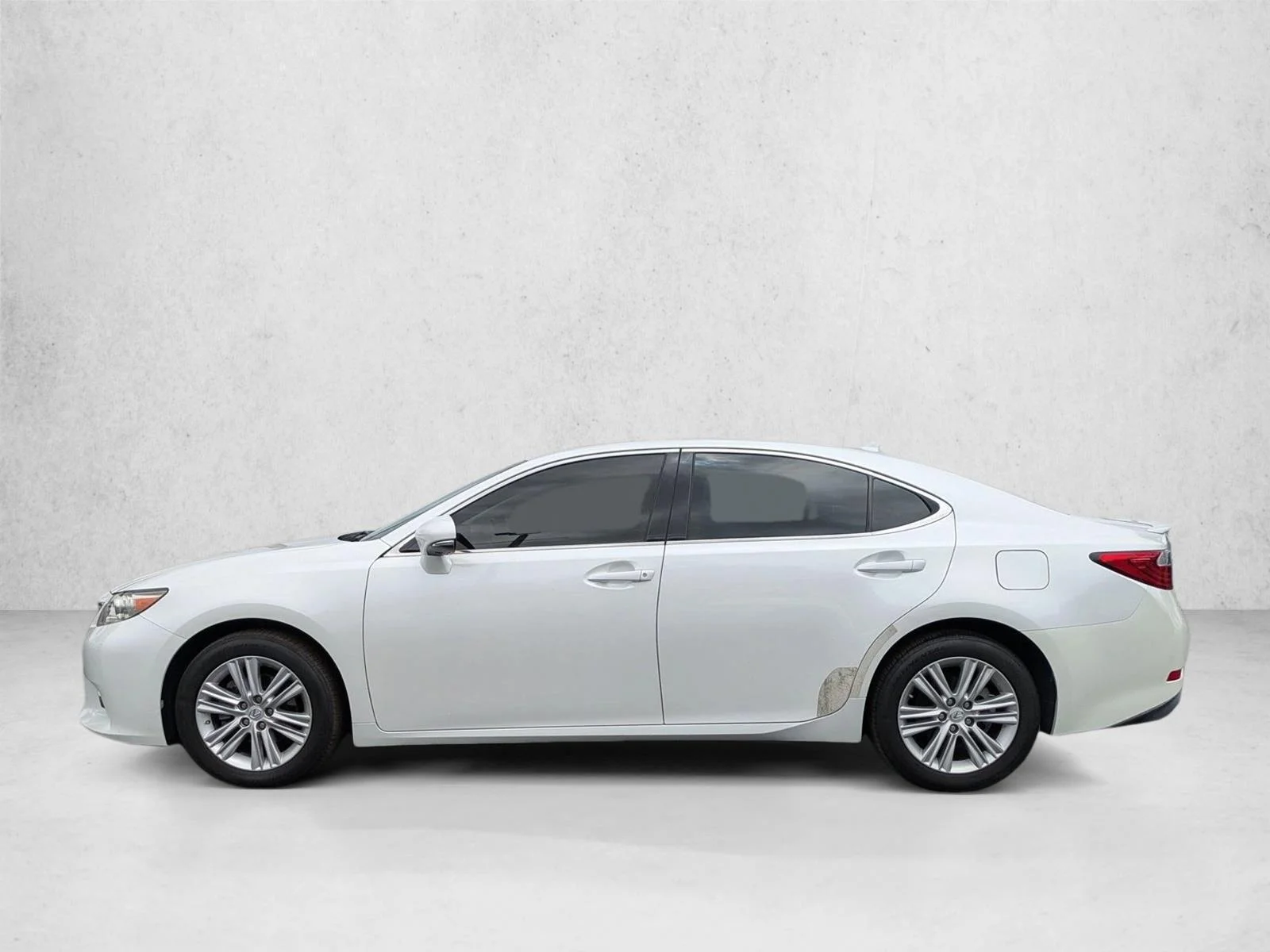 Used 2014 Starfire Pearl Lexus  image 9