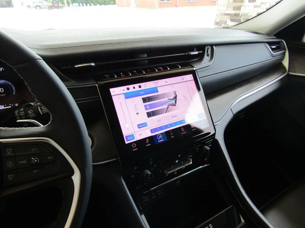 Used 2023 Silver Jeep Limited image 30