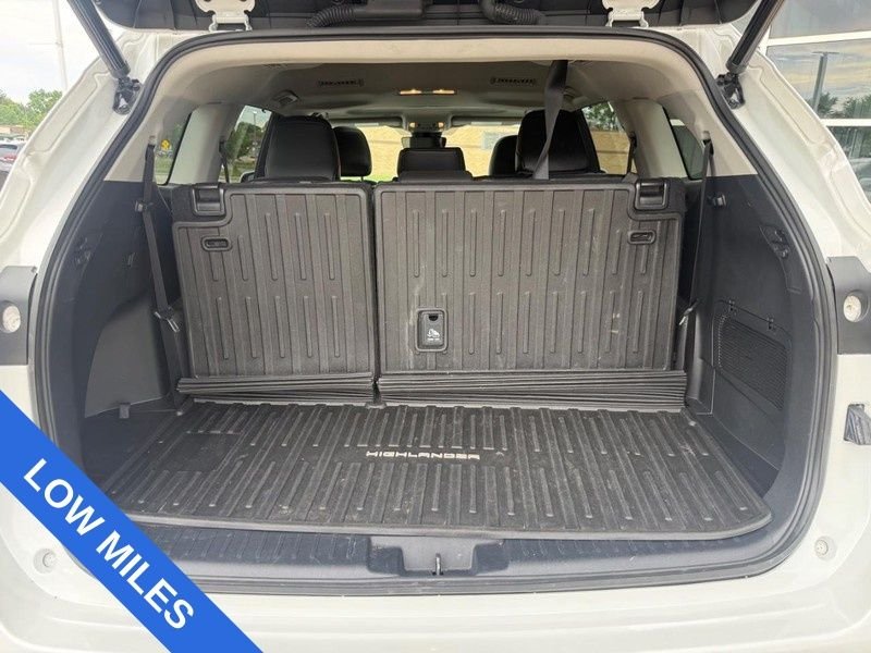 Used 2023 Pearl Toyota XLE image 4