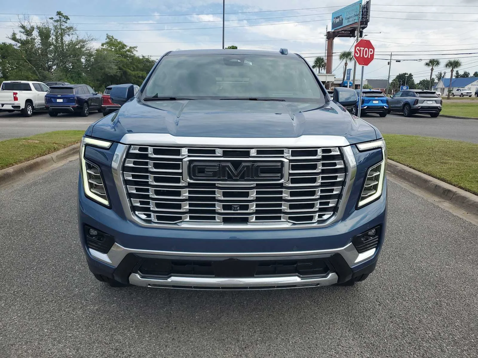 2025 GMC Yukon XL Denali - Photo 9