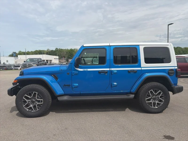 New 2026 Hydro Blue Pearl-Coat Exterior Paint Jeep Sahara image 9