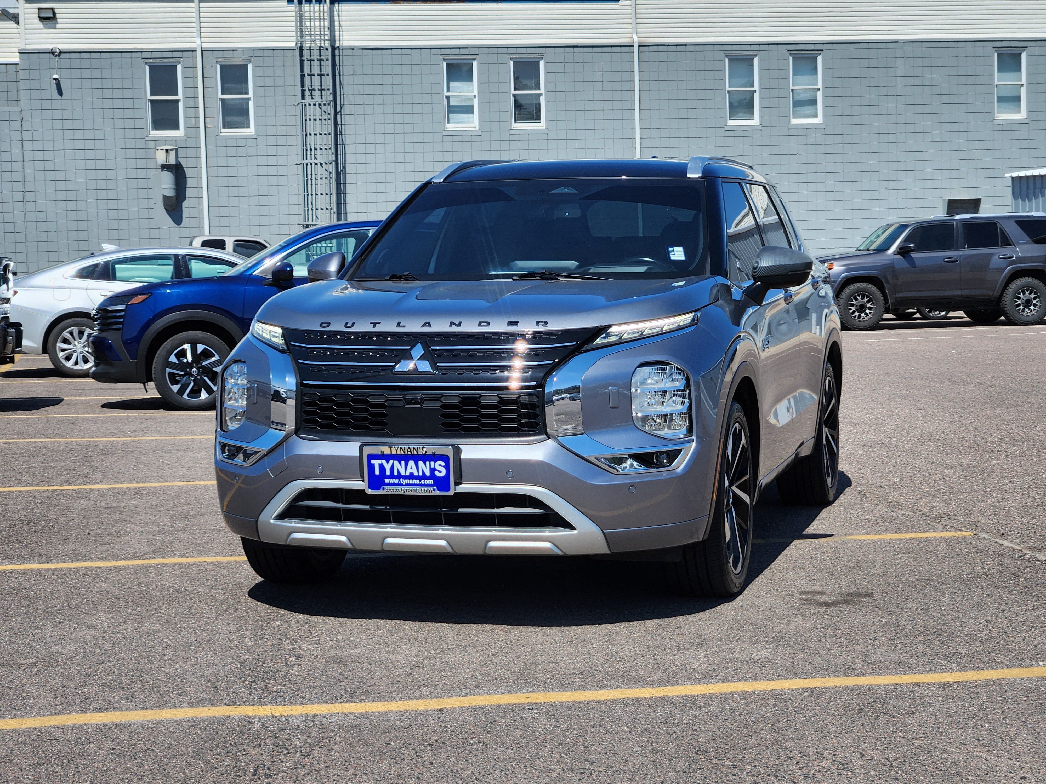 Used 2023 Silver Mitsubishi  image 3
