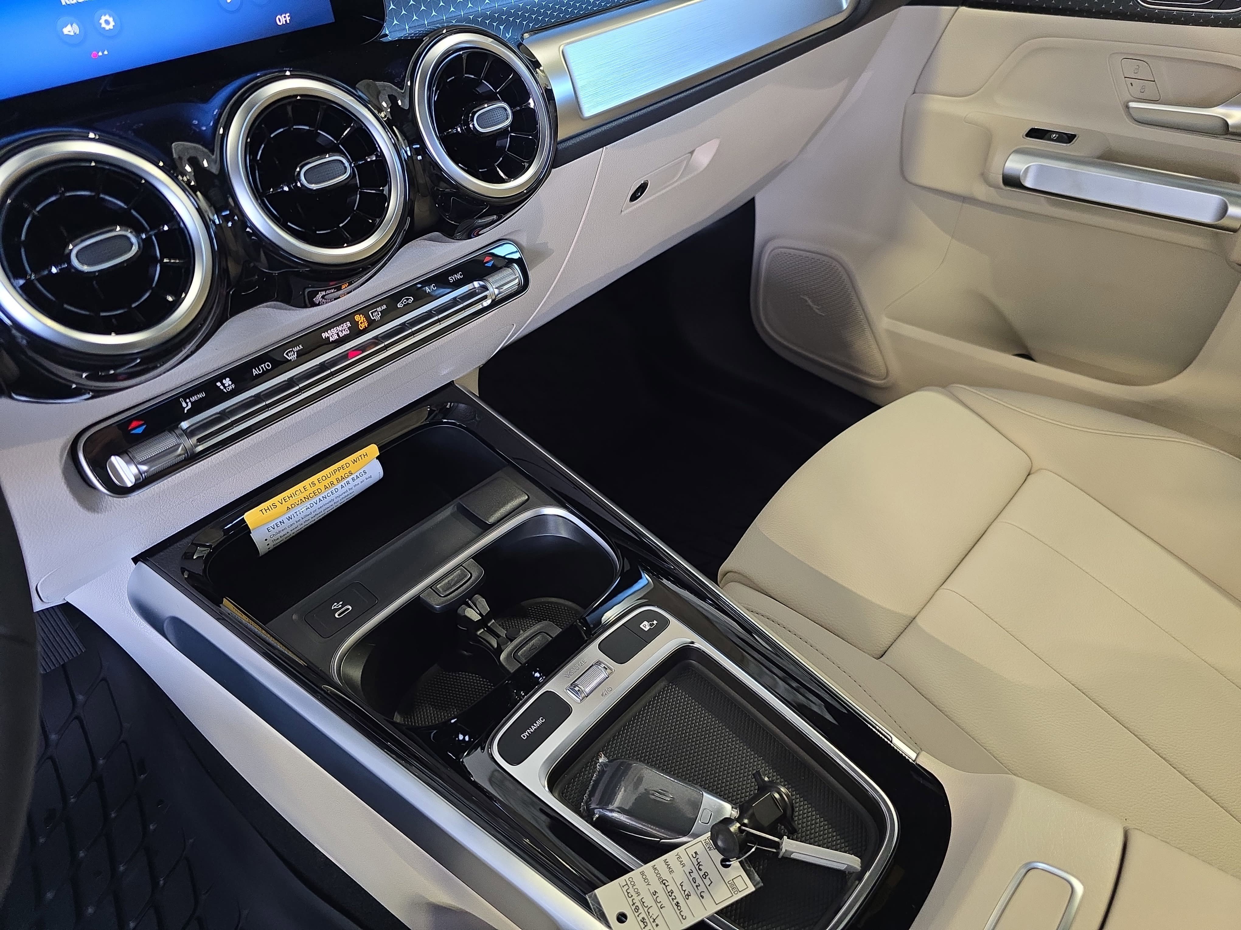 New 2026 Polar White Mercedes-Benz GLB250 image 25