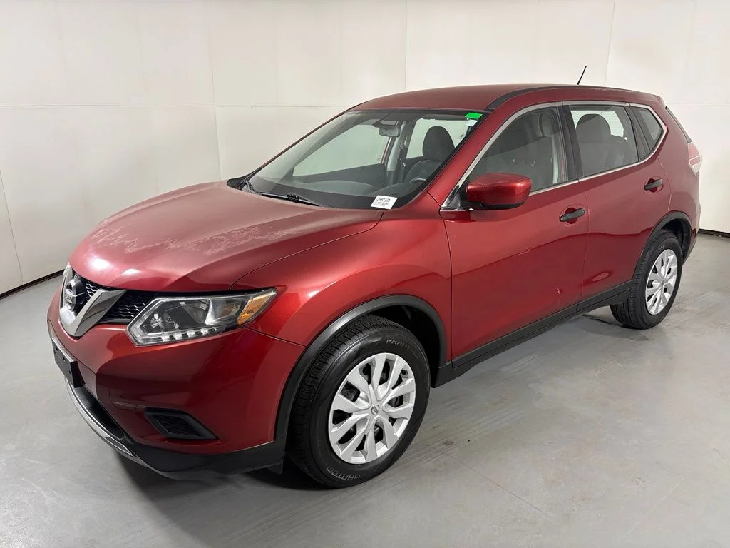 Used 2016 Red Nissan S image 4