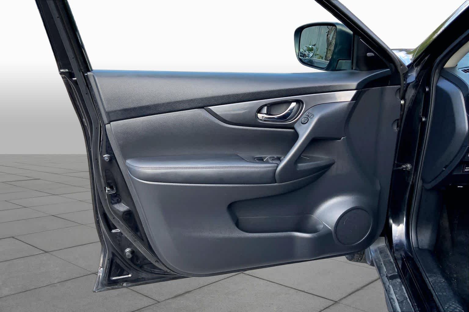 Used 2018 Magnetic Black Nissan S image 22