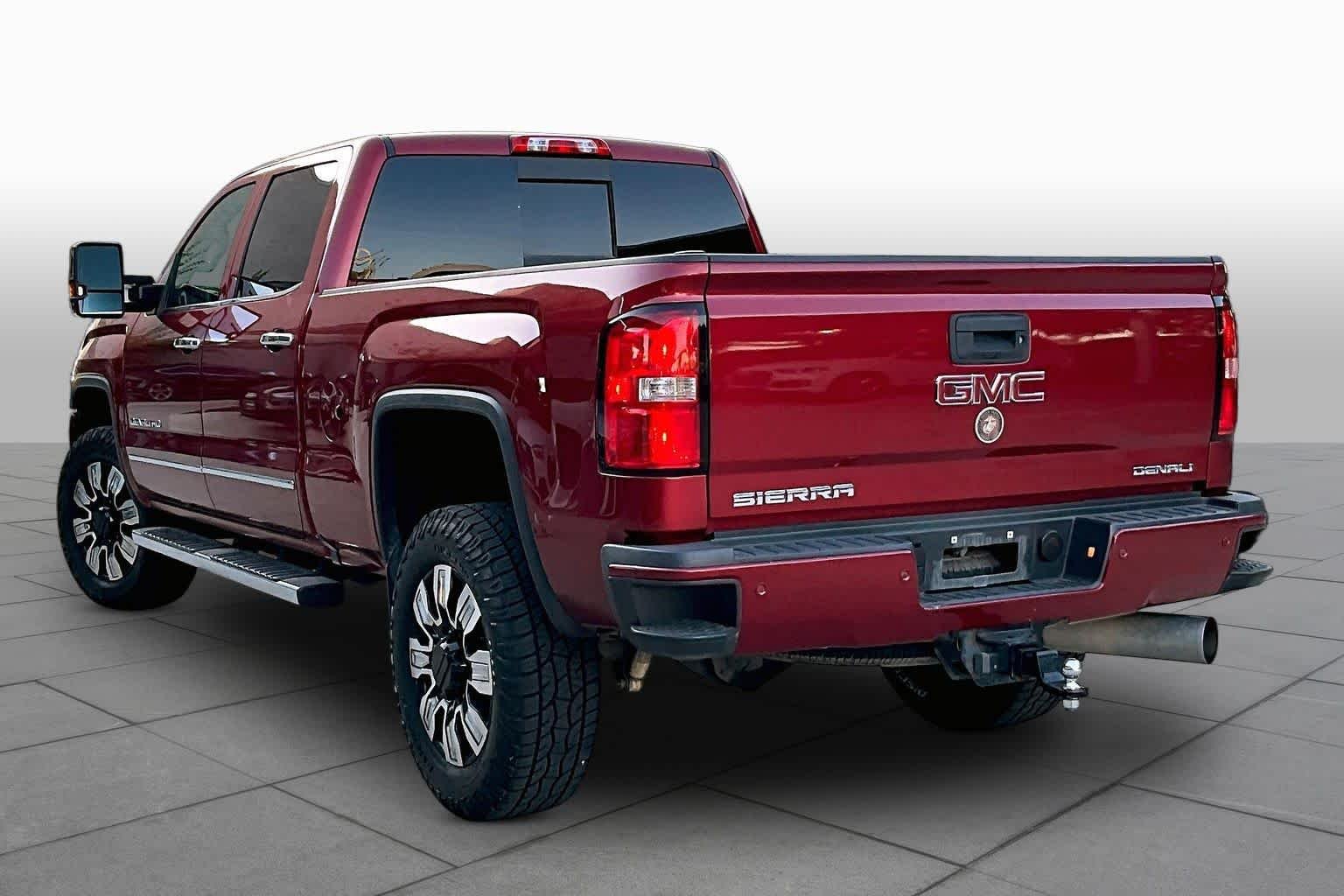 Used 2019 Red Quartz Tintcoat GMC Denali image 12