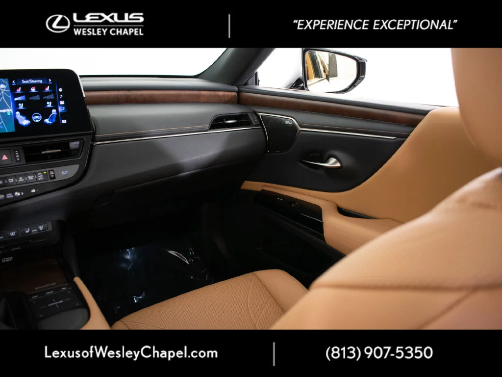 Used 2022 White Lexus 300h Ultra Luxury image 18