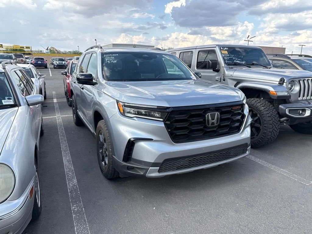 Used 2025 Lunar Silver Metallic Honda TrailSport image 3
