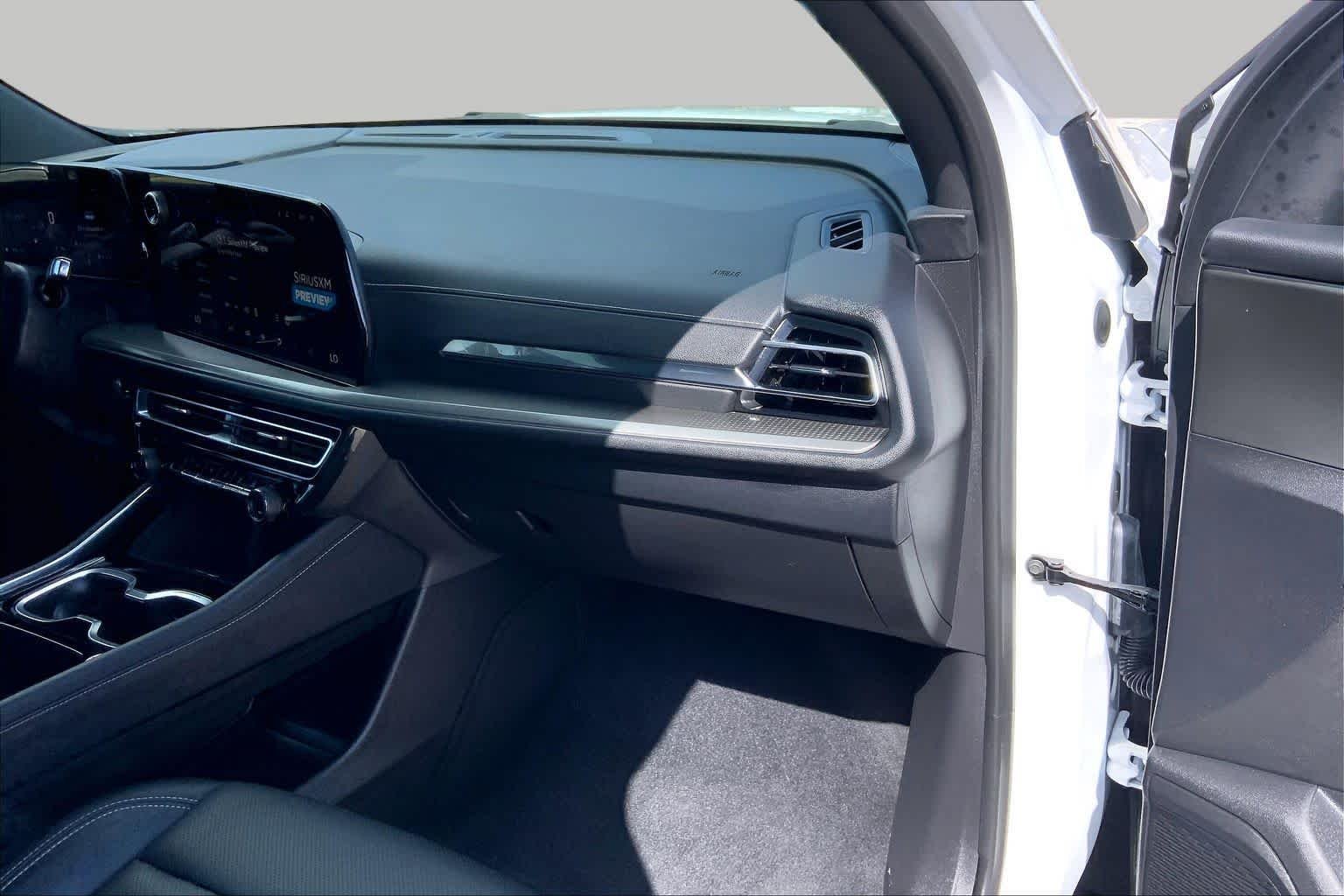Used 2025 Summit White Chevrolet FWD LT image 18