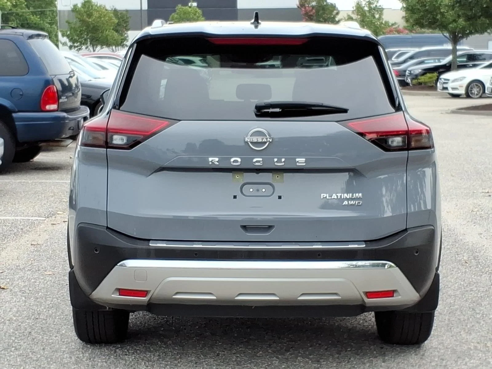Used 2022 Boulder Gray Pearl/Super Black Nissan Platinum image 9