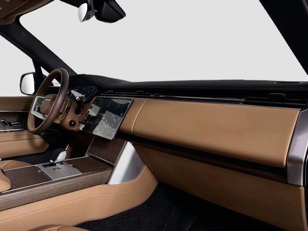 New 2026 Eiger Grey Land Rover SE image 31