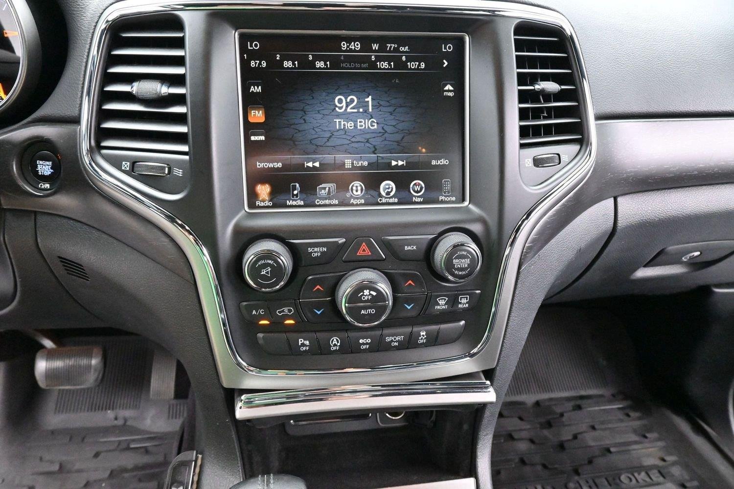 Used 2017 Diamond Black Crystal Pearlcoat Jeep Altitude image 21