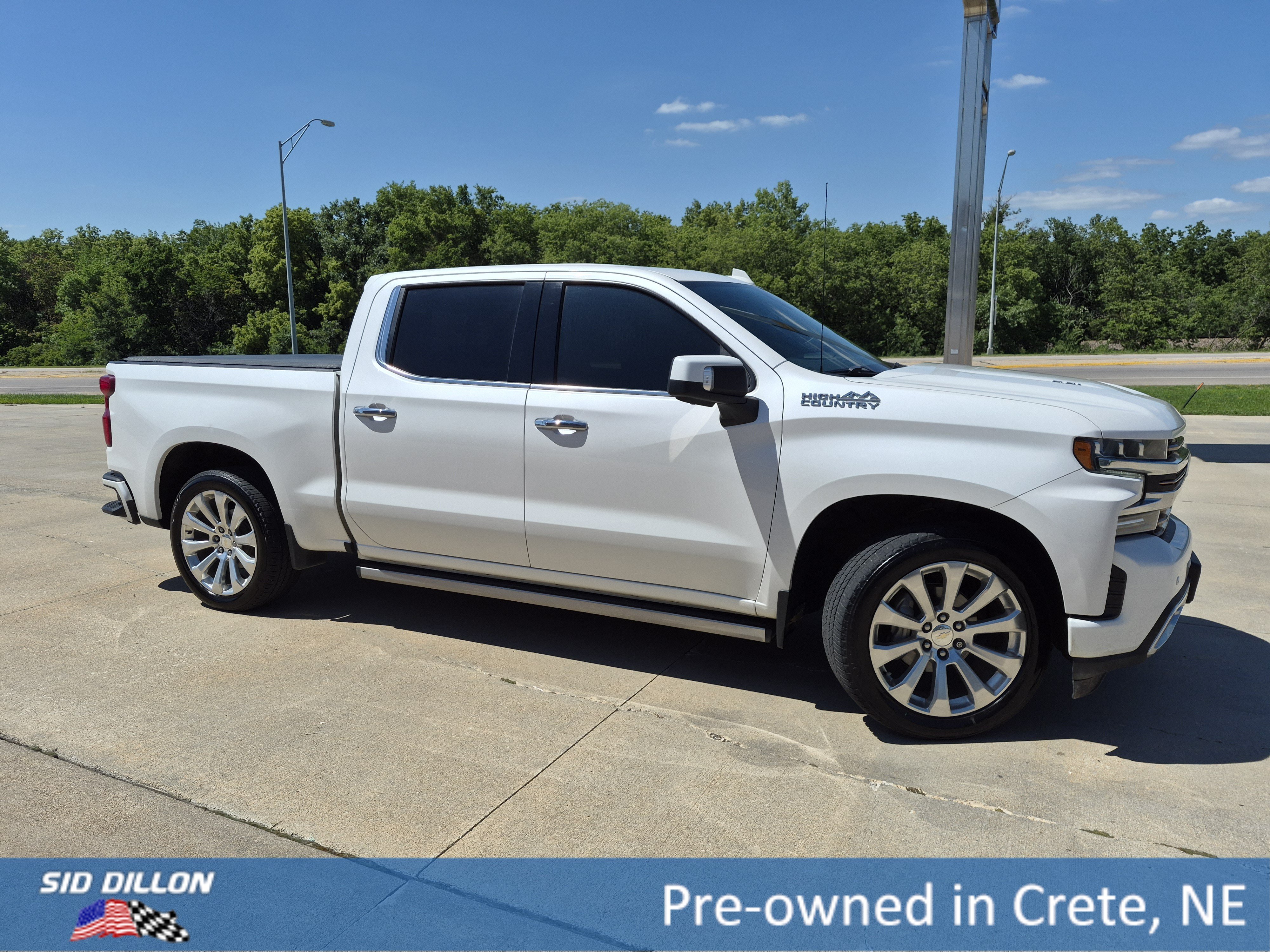 Used 2021 Iridescent Pearl Tricoat Chevrolet High Country image 16