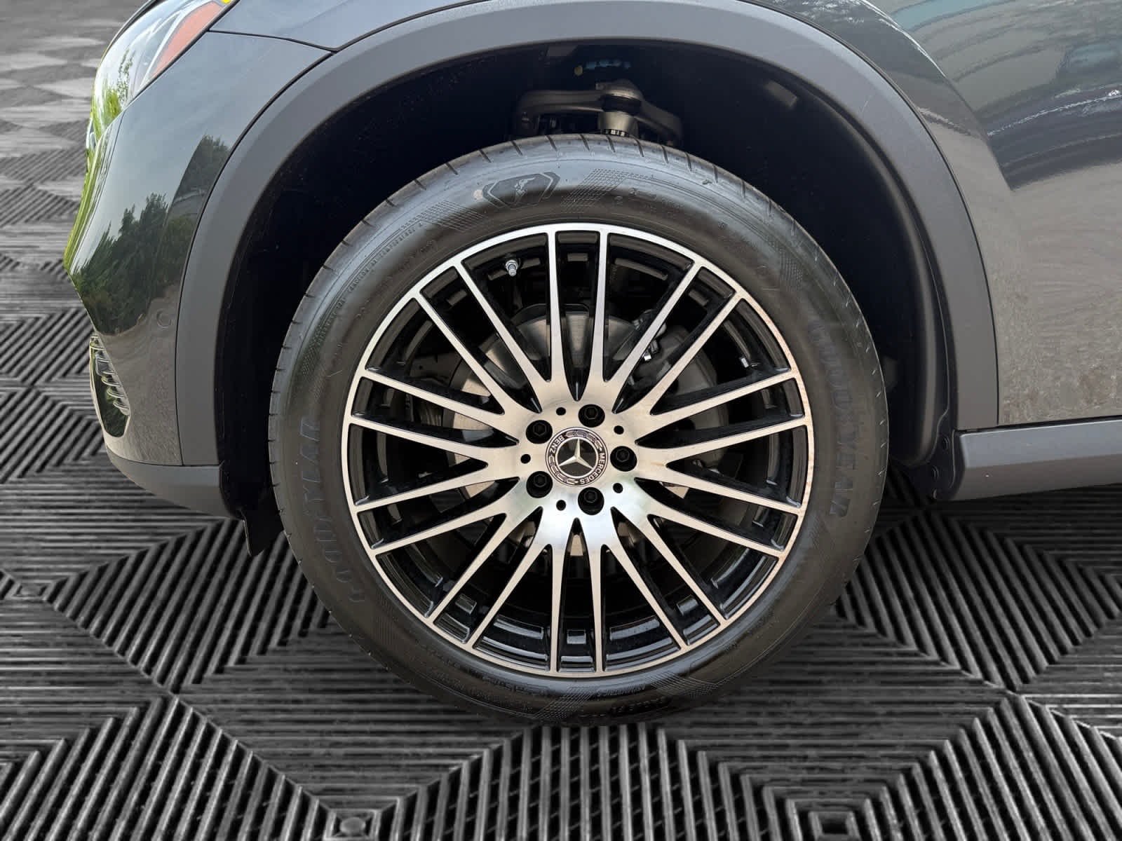 New 2026 Graphite Grey Metallic Mercedes-Benz GLC 300 image 9