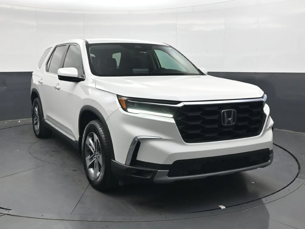 Certified Used 2025 Platinum White Pearl Honda EX-L image 47