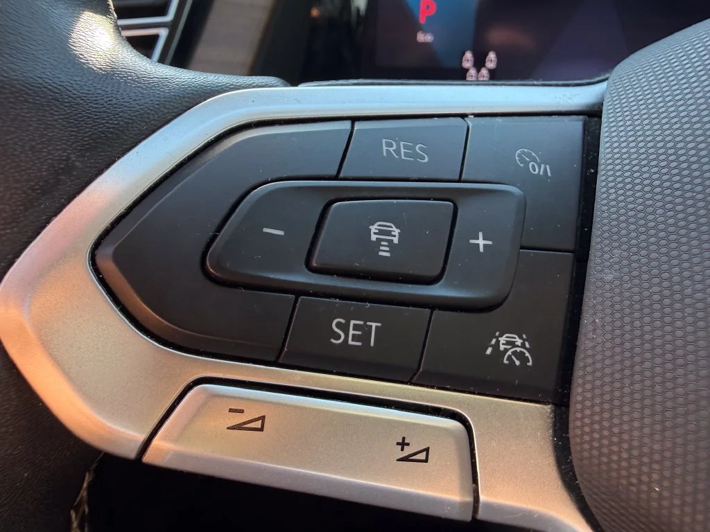 Used 2024 Gray Volkswagen 2.0T SE w/Technology image 18