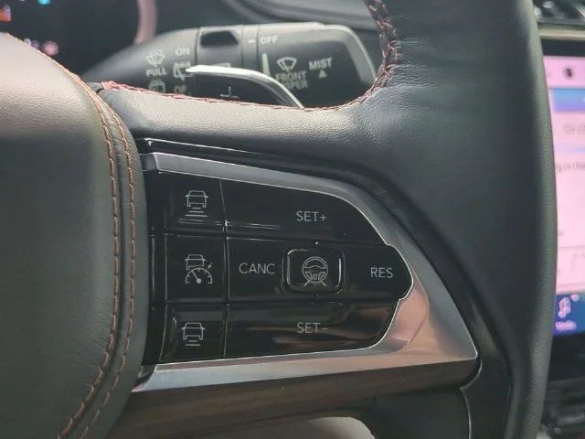 Used 2022 Gray Jeep Summit 4xe image 21
