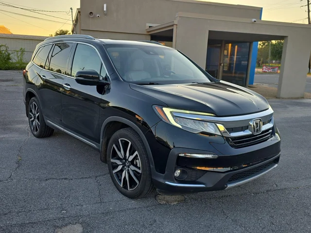 2019 Honda Pilot Touring w/Rear Captain's Chairs