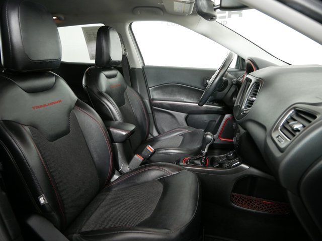 Used 2019 Billet Silver Metallic Clearcoat Jeep Trailhawk image 15