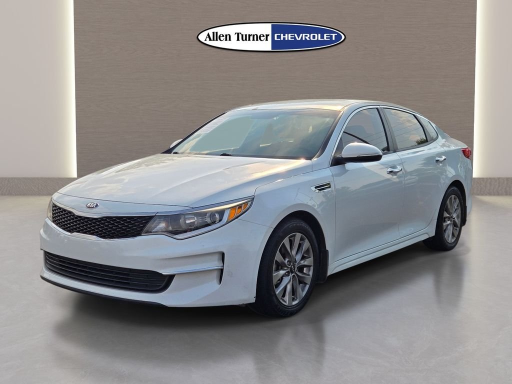 Used 2018 White Kia LX image 3