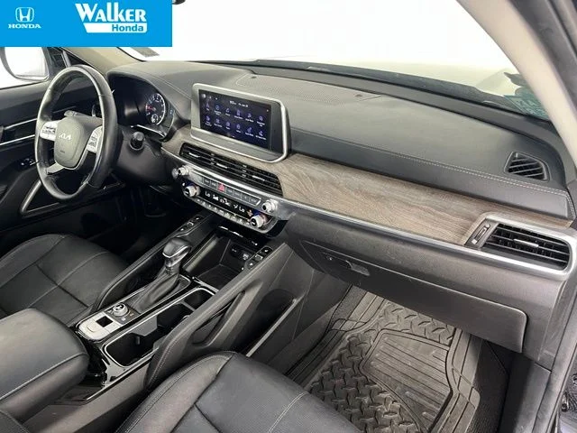 Used 2022 Black Kia EX image 48