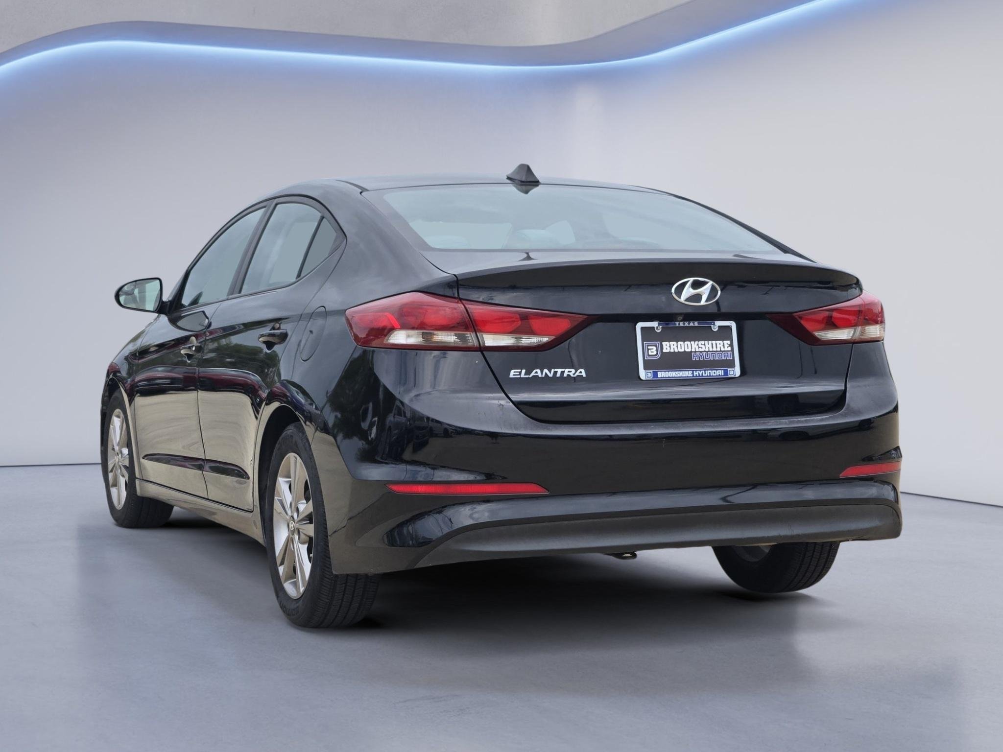 Used 2017 Black Noir Pearl Hyundai SE image 8
