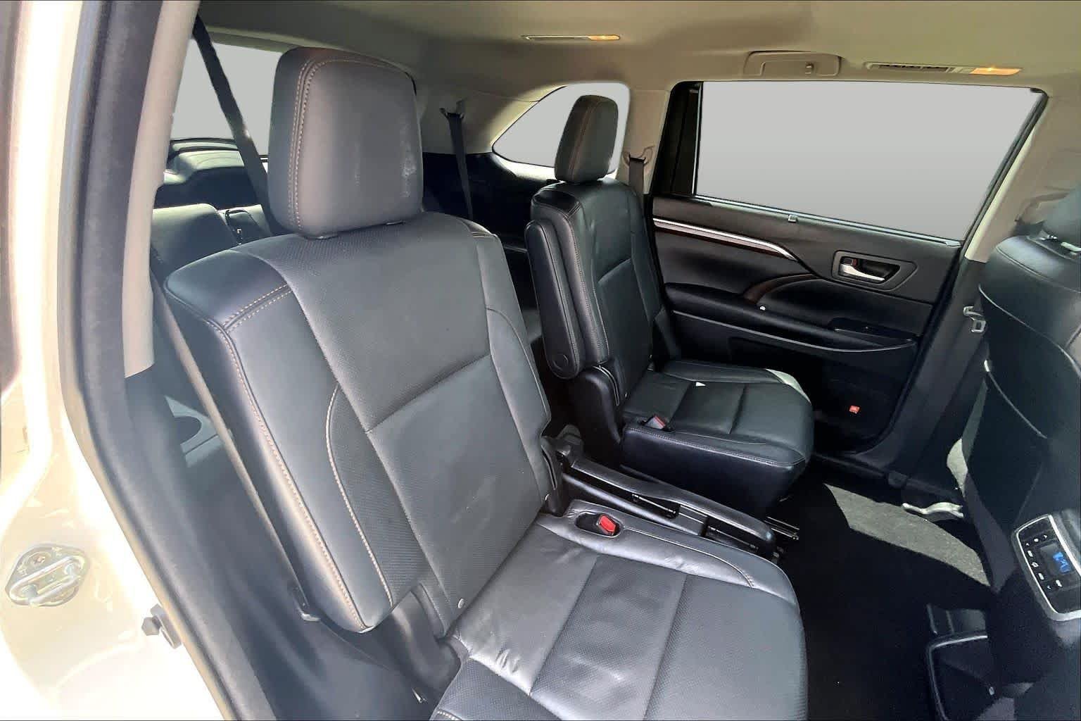 Used 2016 Blizzard Pearl Toyota Limited image 20