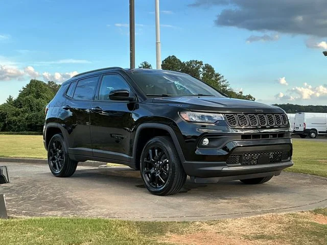 New 2026 Diamond Black Crystal Pearl-Coat Exterior Paint Jeep Latitude image 1