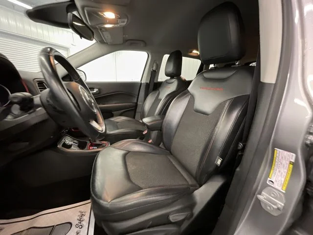 Used 2019 Billet Silver Metallic Clearcoat Jeep Trailhawk image 11