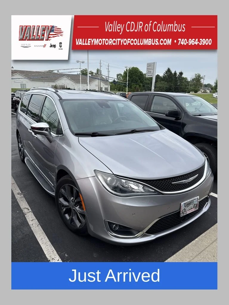 Used 2017 Silver Chrysler Limited image 1