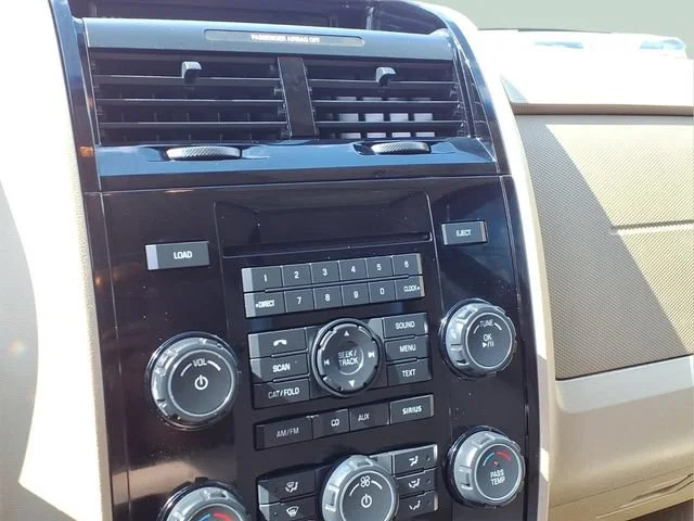 Used 2012  Ford Limited image 9