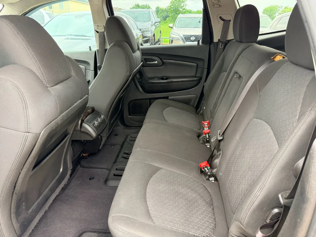 Used 2011 Silver Ice Metallic Chevrolet LT w/1LT image 20