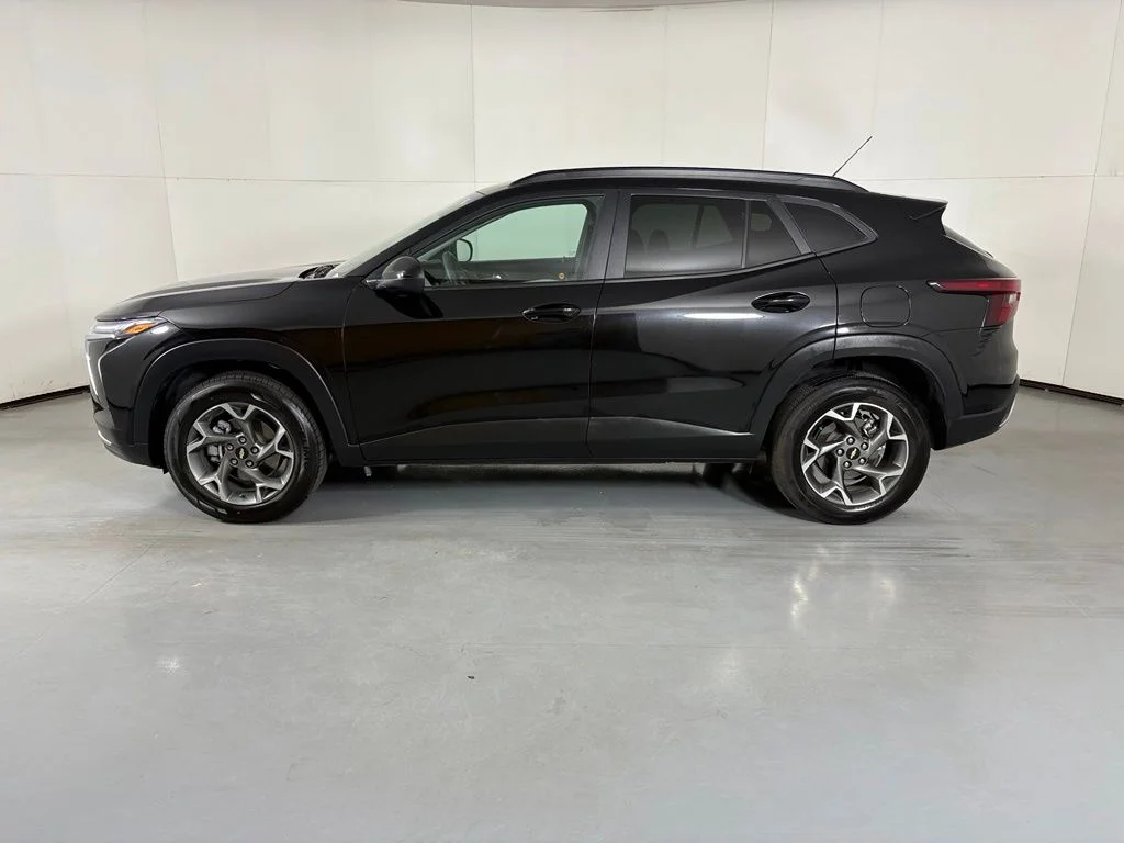 Used 2025 Black Chevrolet LT image 5