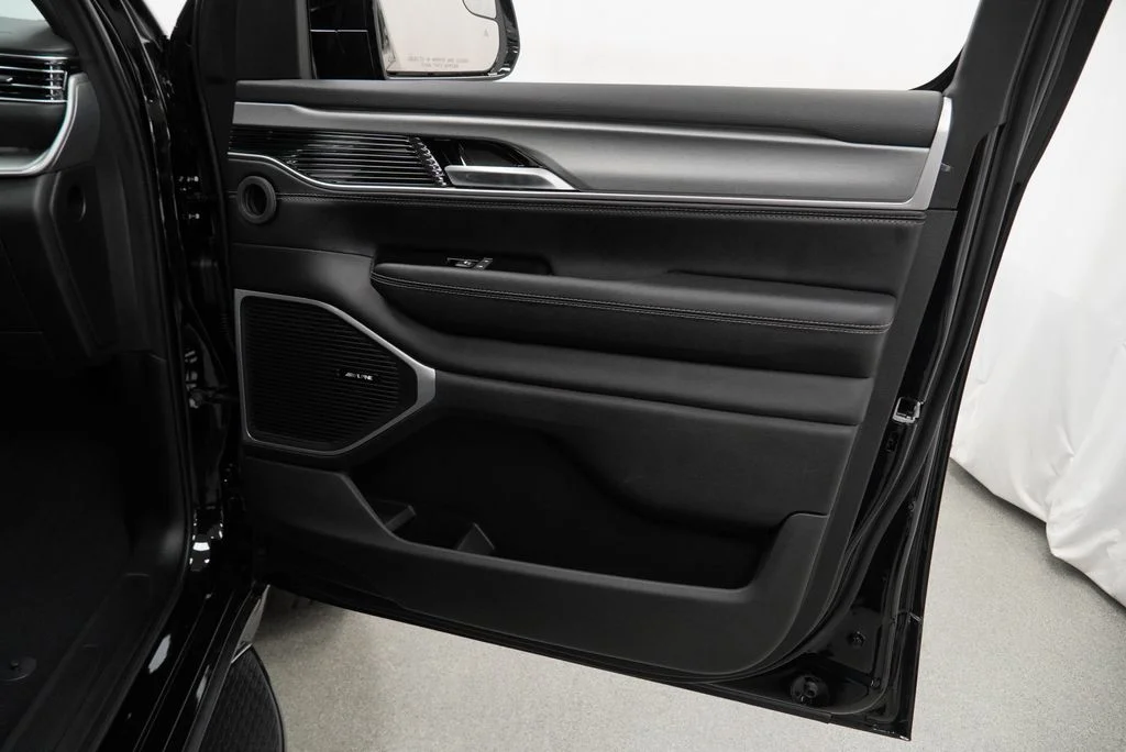 New 2026 High Gloss Black Exterior Paint Jeep  image 34