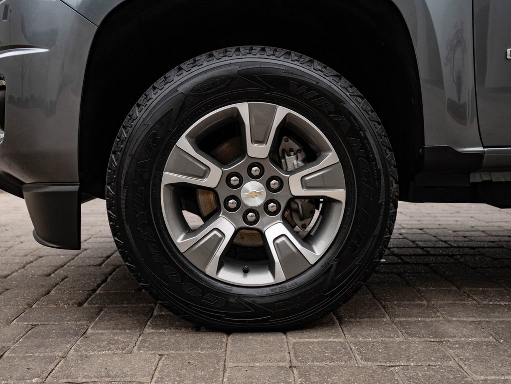 Used 2019 Satin Steel Metallic Chevrolet Z71 image 13