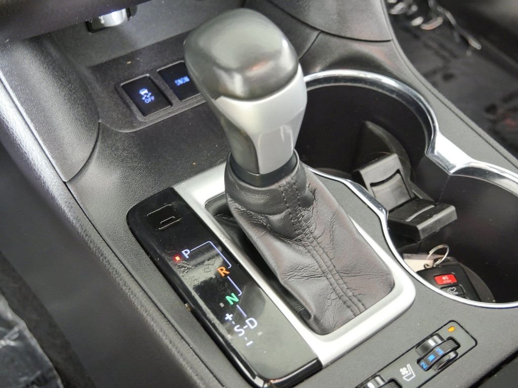 Used 2015 Red Toyota Limited image 45