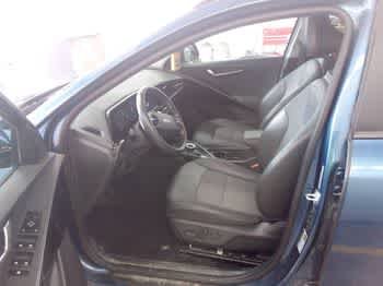 Used 2024 Mineral Blue Kia Wind image 5